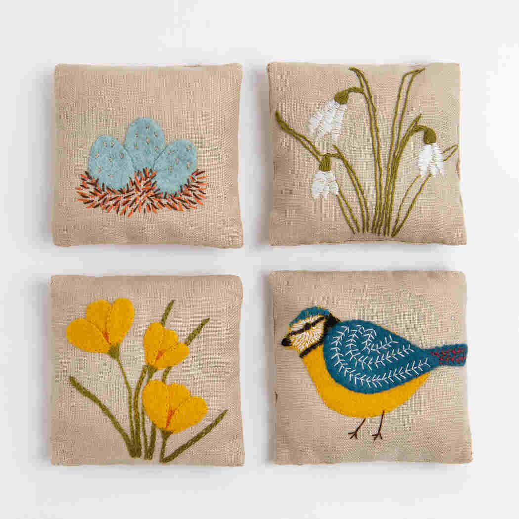 CORINNE LAPIERRE SPRING GARDEN LINEN LAVENDER BAGS EMBROIDERY KIT