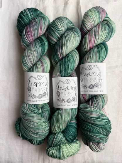LAURA - MERINO SMOOTH SOCK 100G - ROGUE BATCH