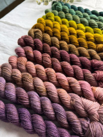 THE WITCH'S GARDEN MINI SET 260G - HIGHLAND 4PLY