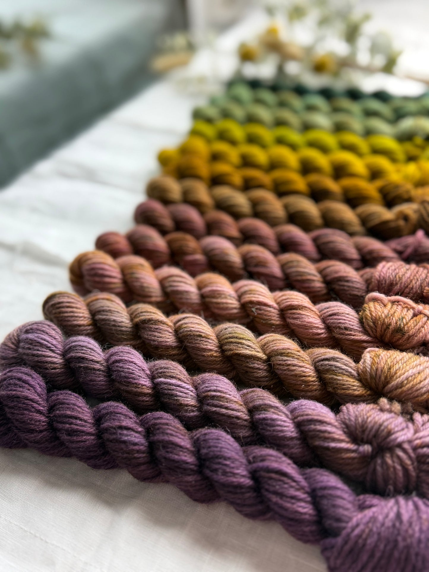 THE WITCH’S GARDEN MINI SET 260G - HIGHLAND DK