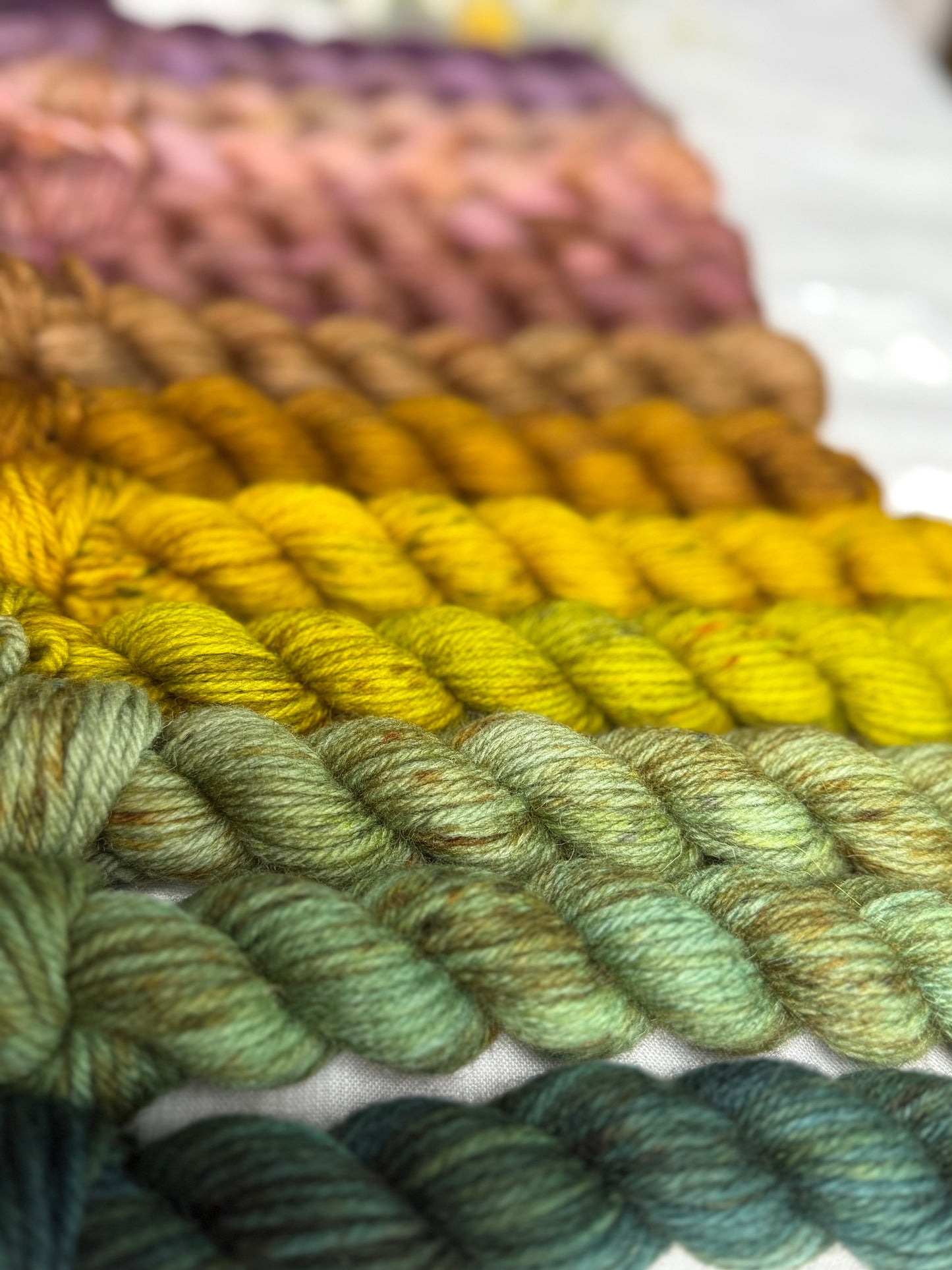 THE WITCH’S GARDEN MINI SET 260G - HIGHLAND DK